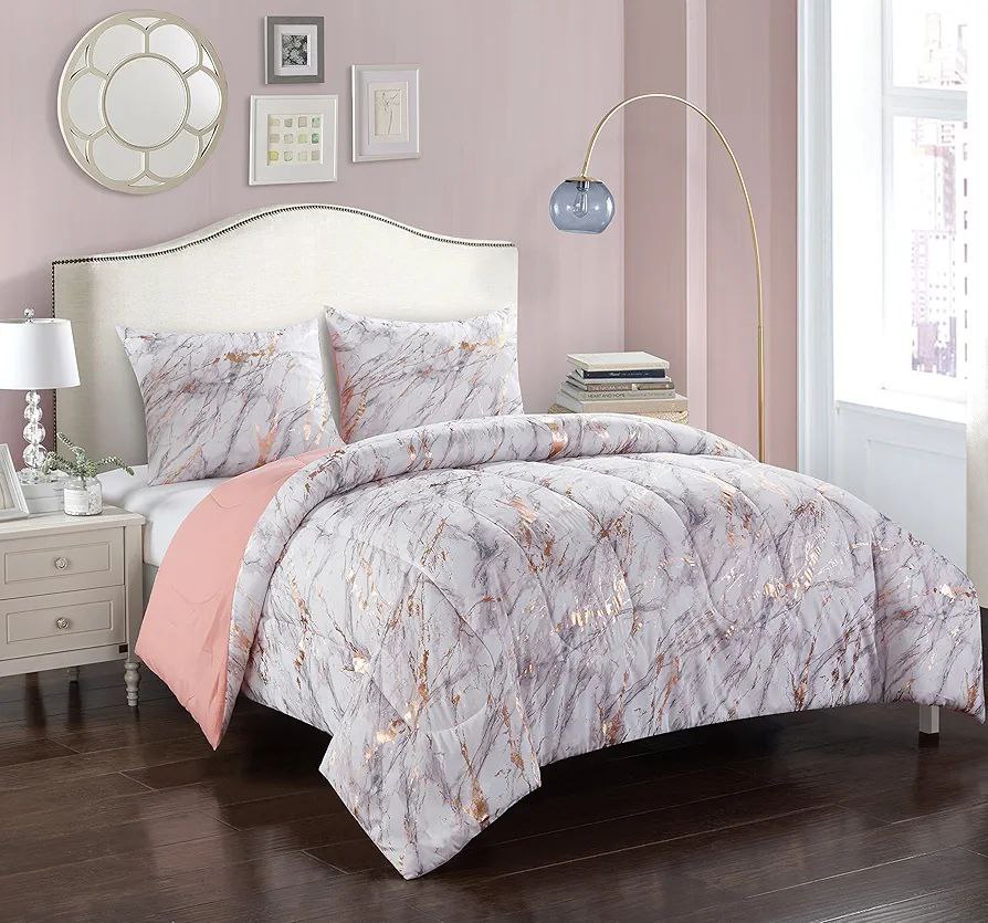 Elegant bedroom with a marble-patterned duvet accented by soft pink tones, paired with matching pillows and a stylish headboard. A chic and modern design perfect for a duvet sale.